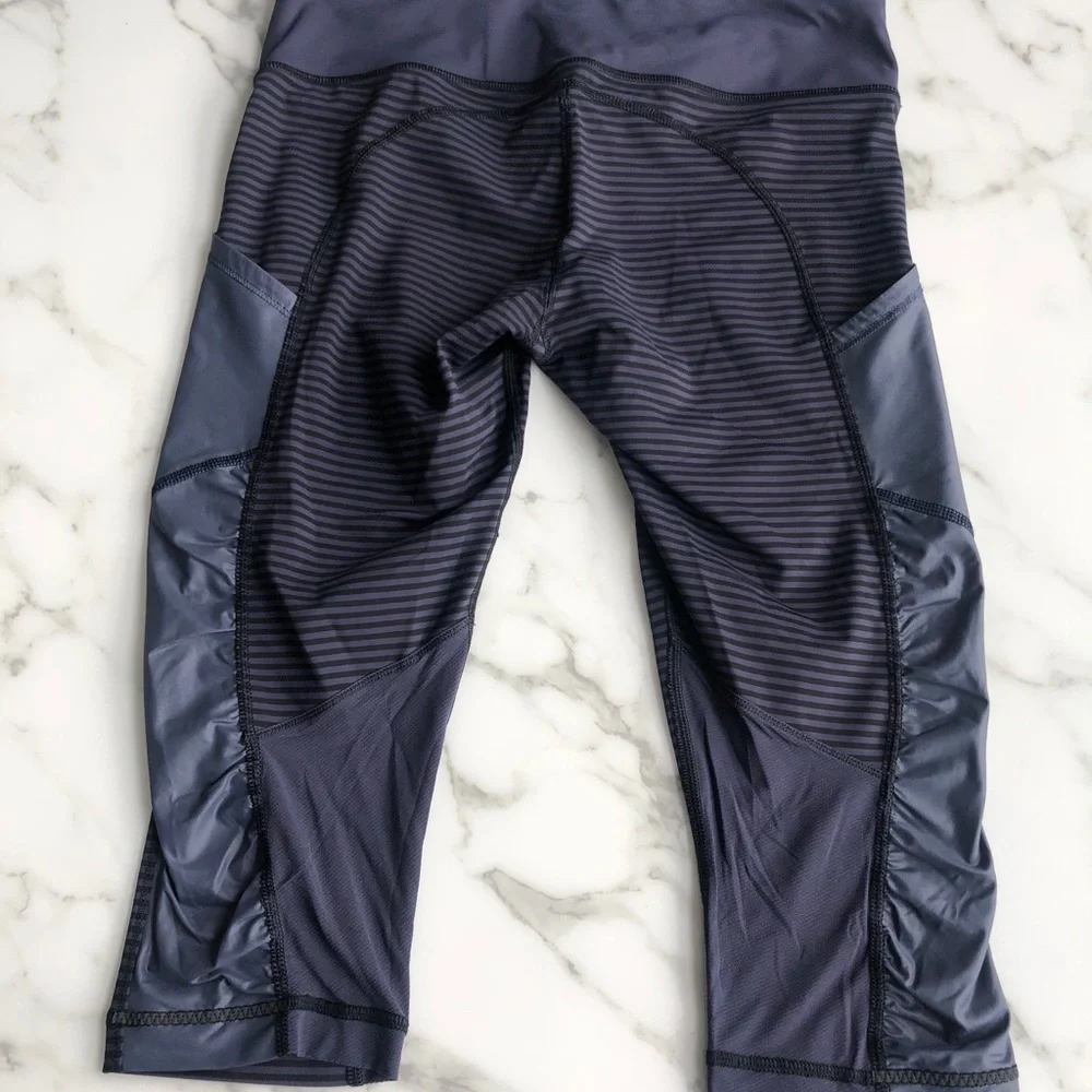 lululemon athletica Striped Gray Leggings - Picture 2 of 8